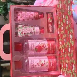 Strawberry Shortcake Bath Set 🍓